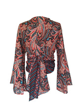 Load image into Gallery viewer, Taiṃtīs bell sleeve top
