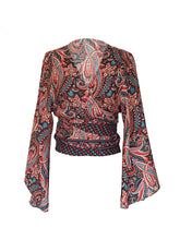 Load image into Gallery viewer, Taiṃtīs bell sleeve top
