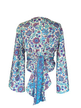 Load image into Gallery viewer, Cauṃtīs bell sleeve top
