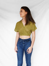 Load image into Gallery viewer, Saiṃtālīsa crop top

