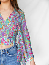 Load image into Gallery viewer, Tīs bell sleeve top
