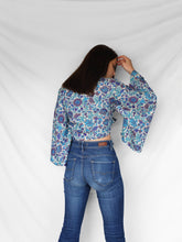 Load image into Gallery viewer, Cauṃtīs bell sleeve top
